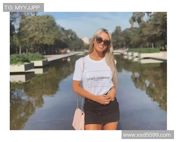 足球明星翘臀视频引发热议网友热评不断引领时尚潮流的运动魅力 足球明星翘臀视频引发热议网友热评不断引领时尚潮流的运动魅力